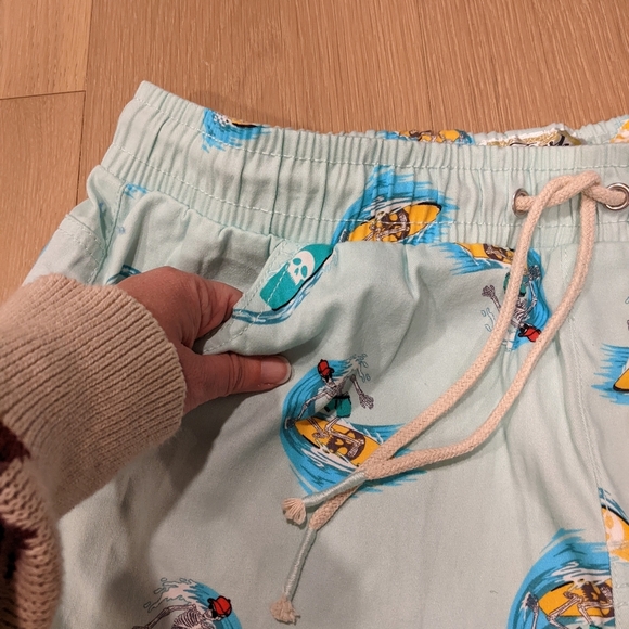 Fresh Prints of Bel Air shorts - Picture 3 of 9